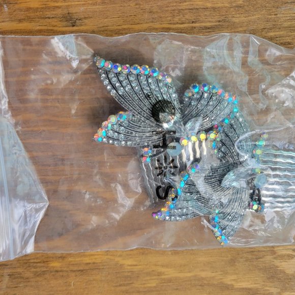 BUTTERFLY WINGS HAIR COMBS (PAIR) - Picture 4 of 4